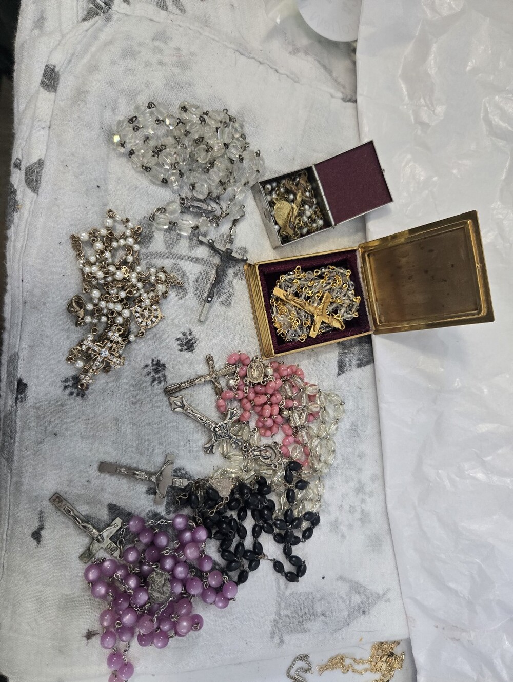 8 Rosarys Necklaces Set - Pink, Purple, Black, White, Gold
